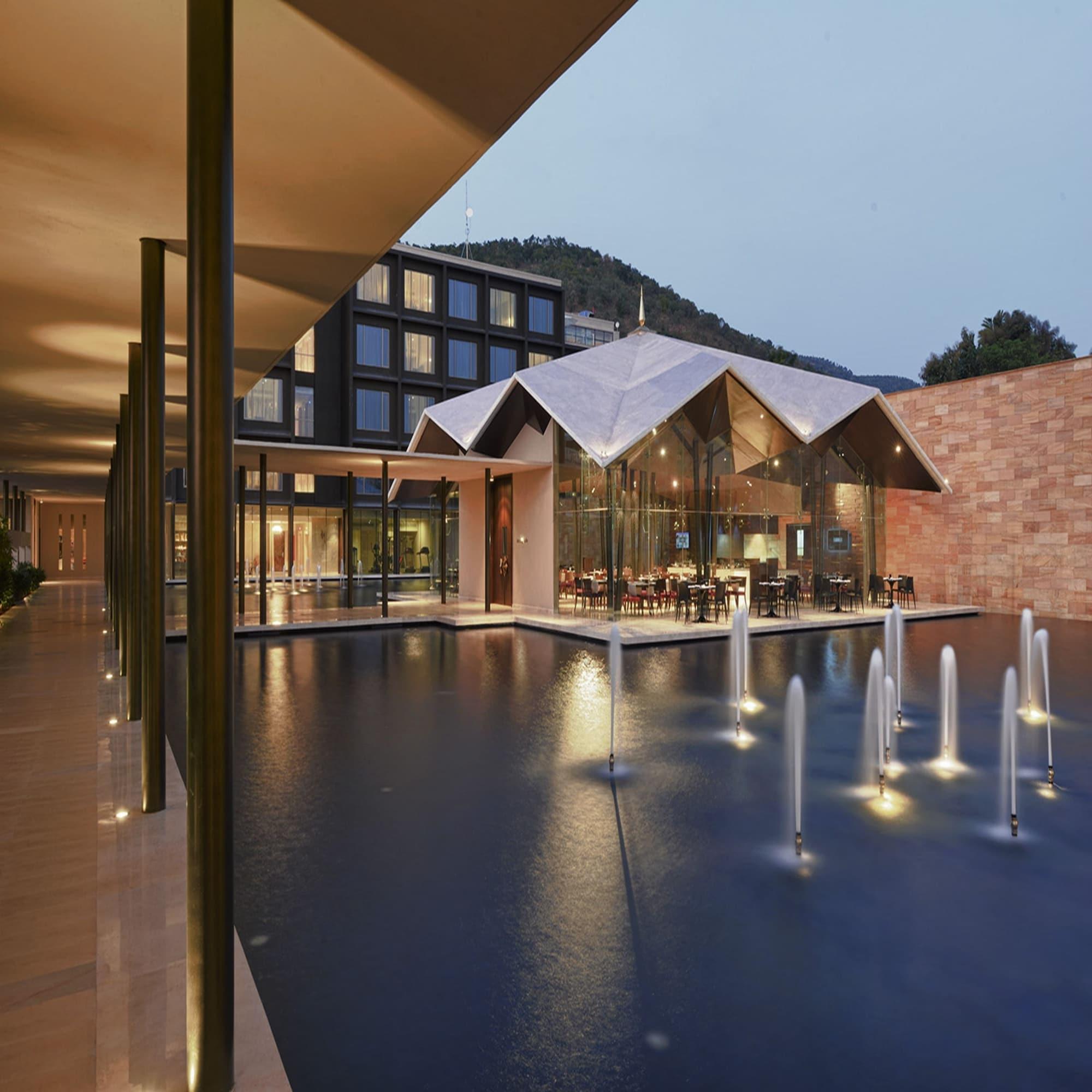 Marasa Sarovar Premiere Tirupati Dış mekan fotoğraf The resort's lobby