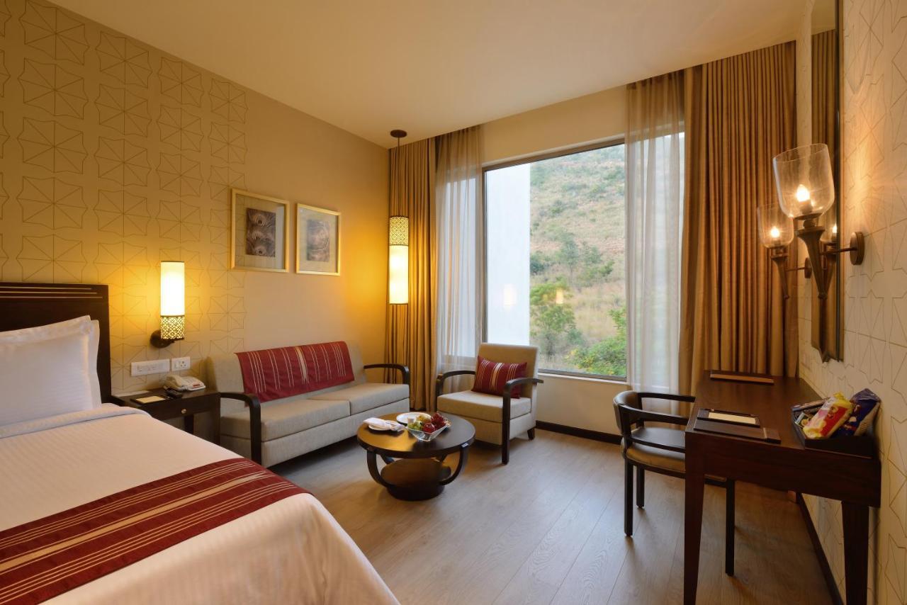 Marasa Sarovar Premiere Tirupati Dış mekan fotoğraf A room at The Oberoi, Rishikesh