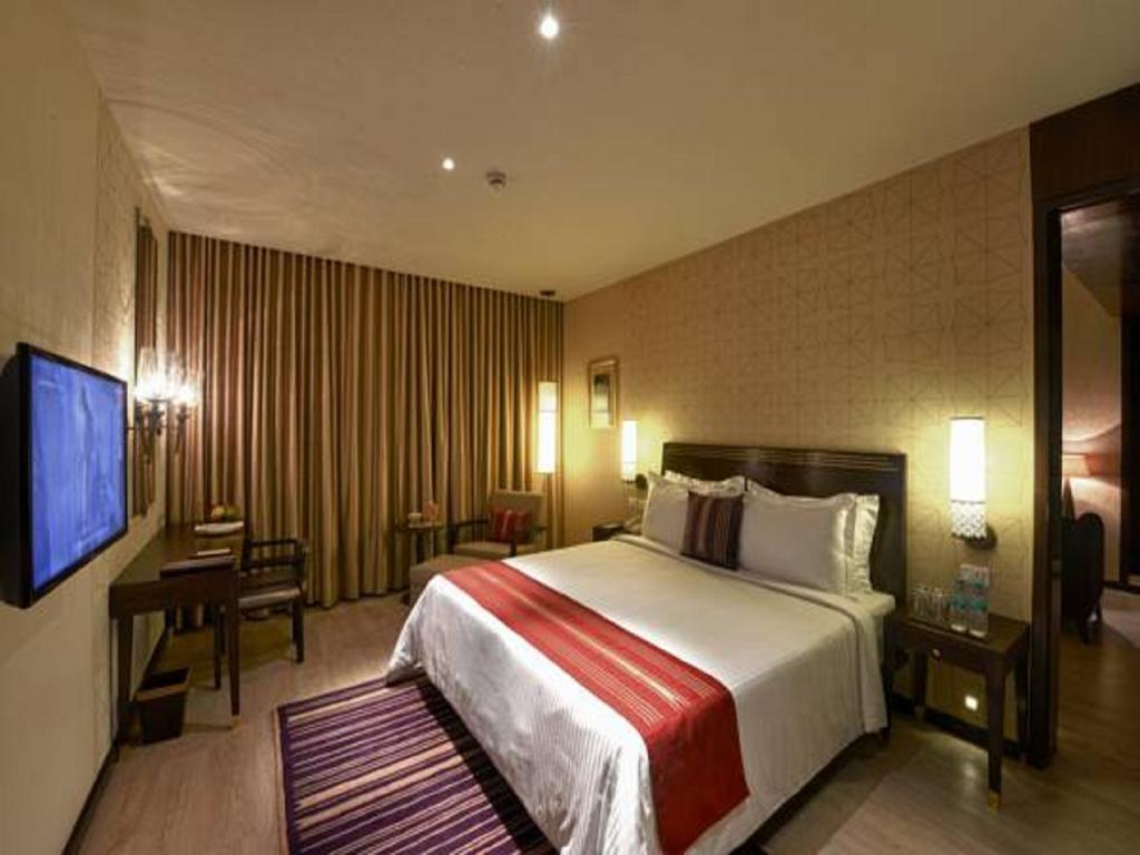 Marasa Sarovar Premiere Tirupati Dış mekan fotoğraf A room at the Taj Bengal