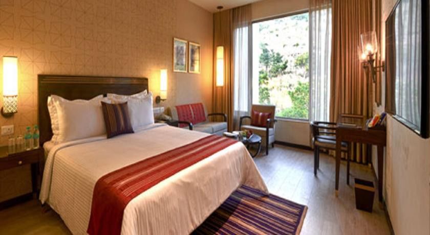Marasa Sarovar Premiere Tirupati Dış mekan fotoğraf A room at the Taj Bengal