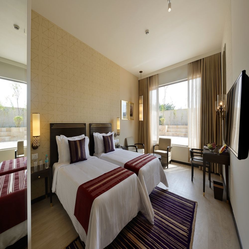 Marasa Sarovar Premiere Tirupati Dış mekan fotoğraf A room at the Taj Bengal