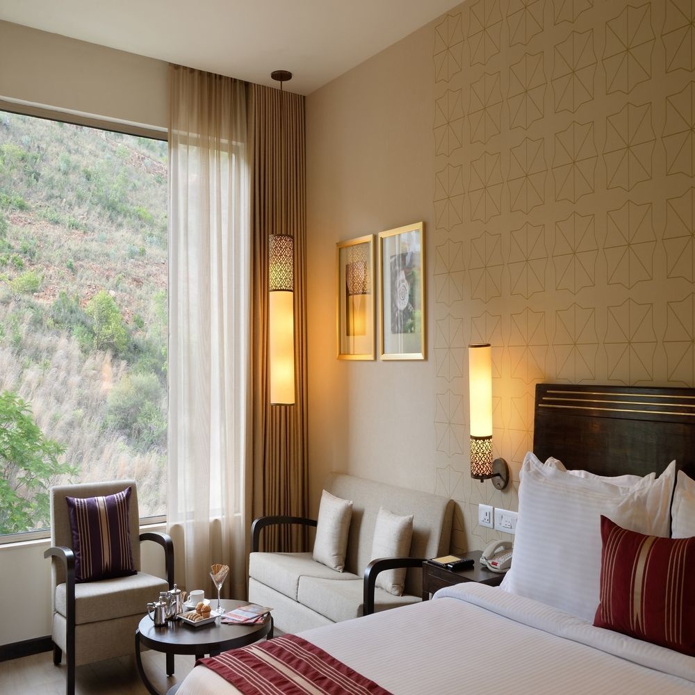 Marasa Sarovar Premiere Tirupati Dış mekan fotoğraf A room at the Taj Bengal