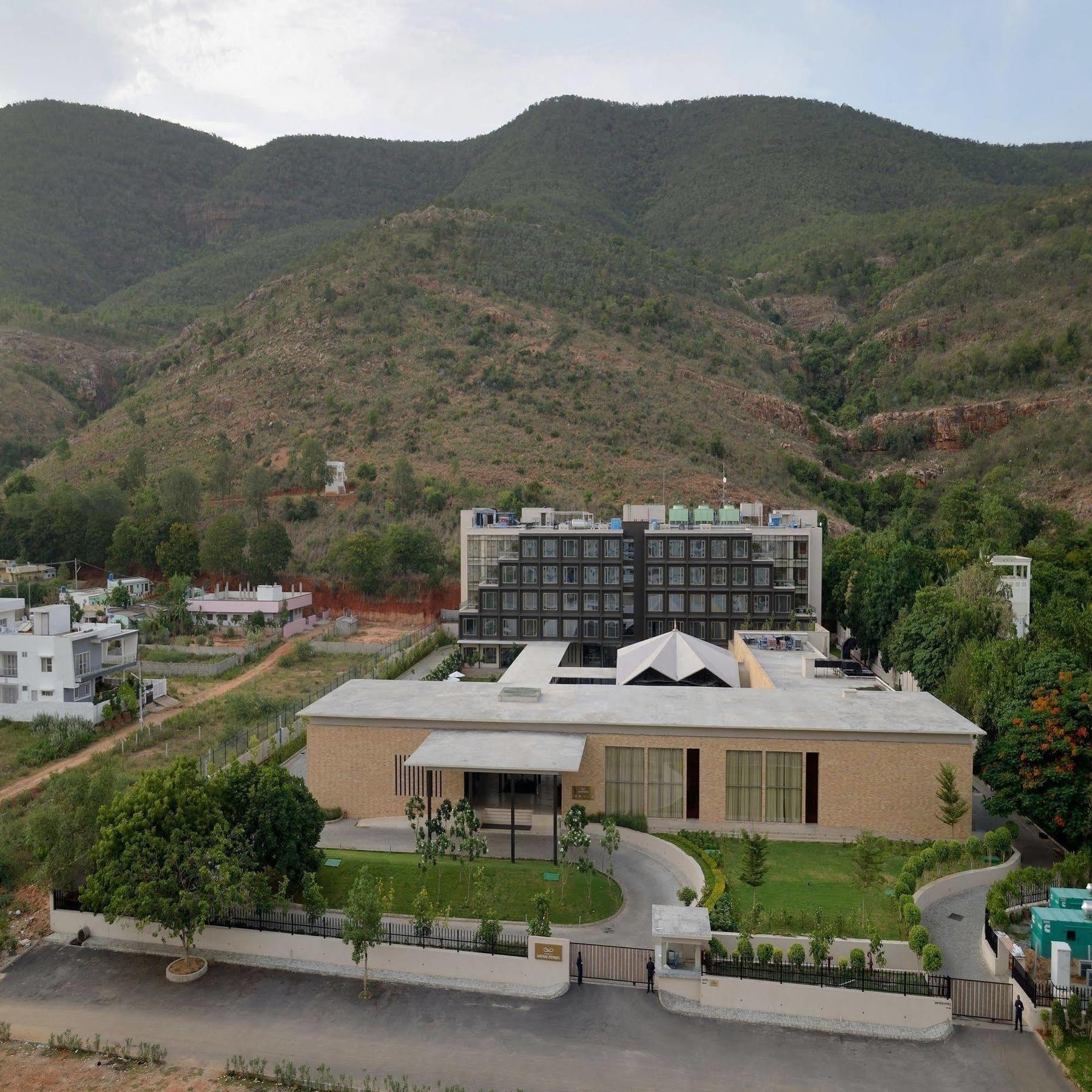 Marasa Sarovar Premiere Tirupati Dış mekan fotoğraf The new building of the University of Patras