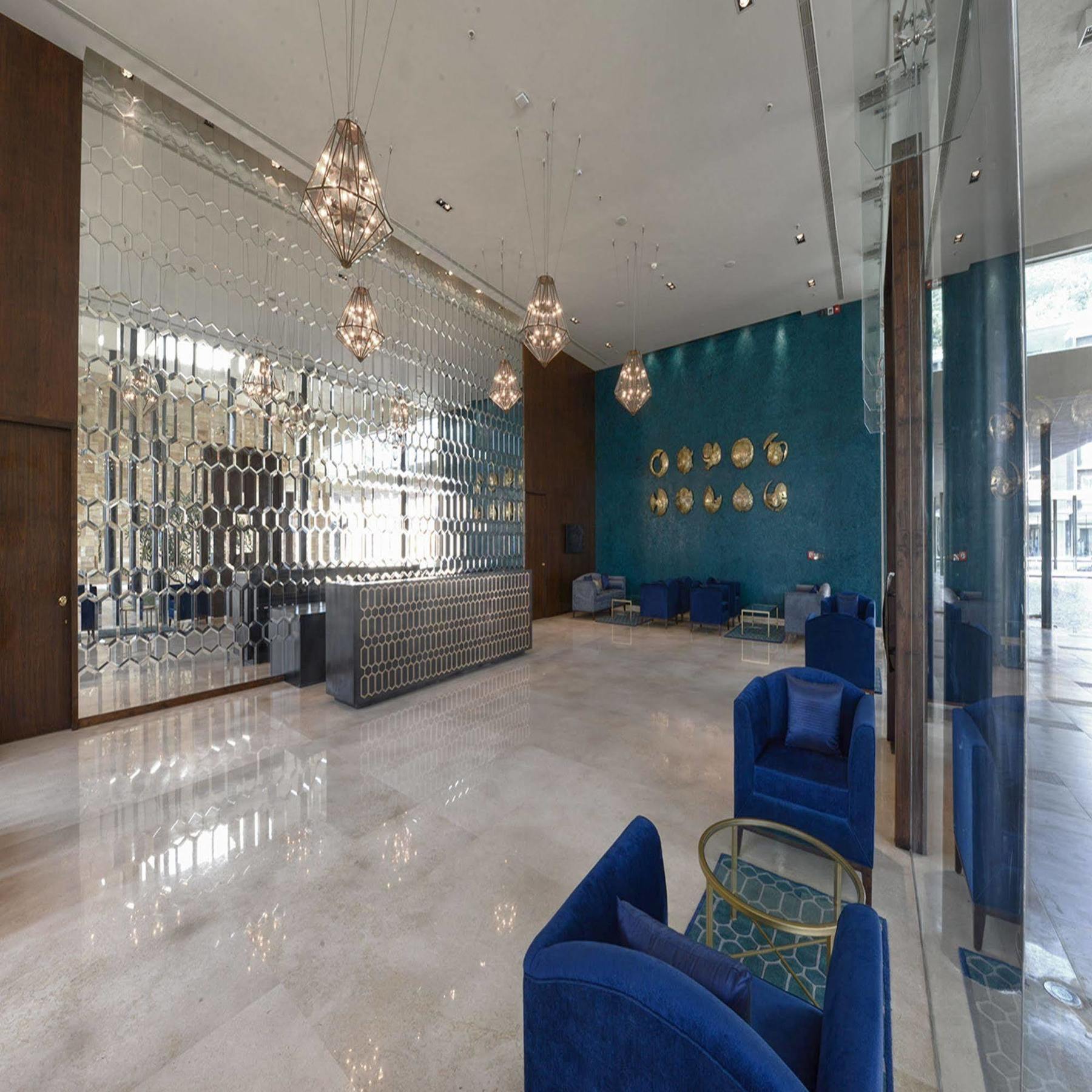 Marasa Sarovar Premiere Tirupati Dış mekan fotoğraf The lobby of the hotel
