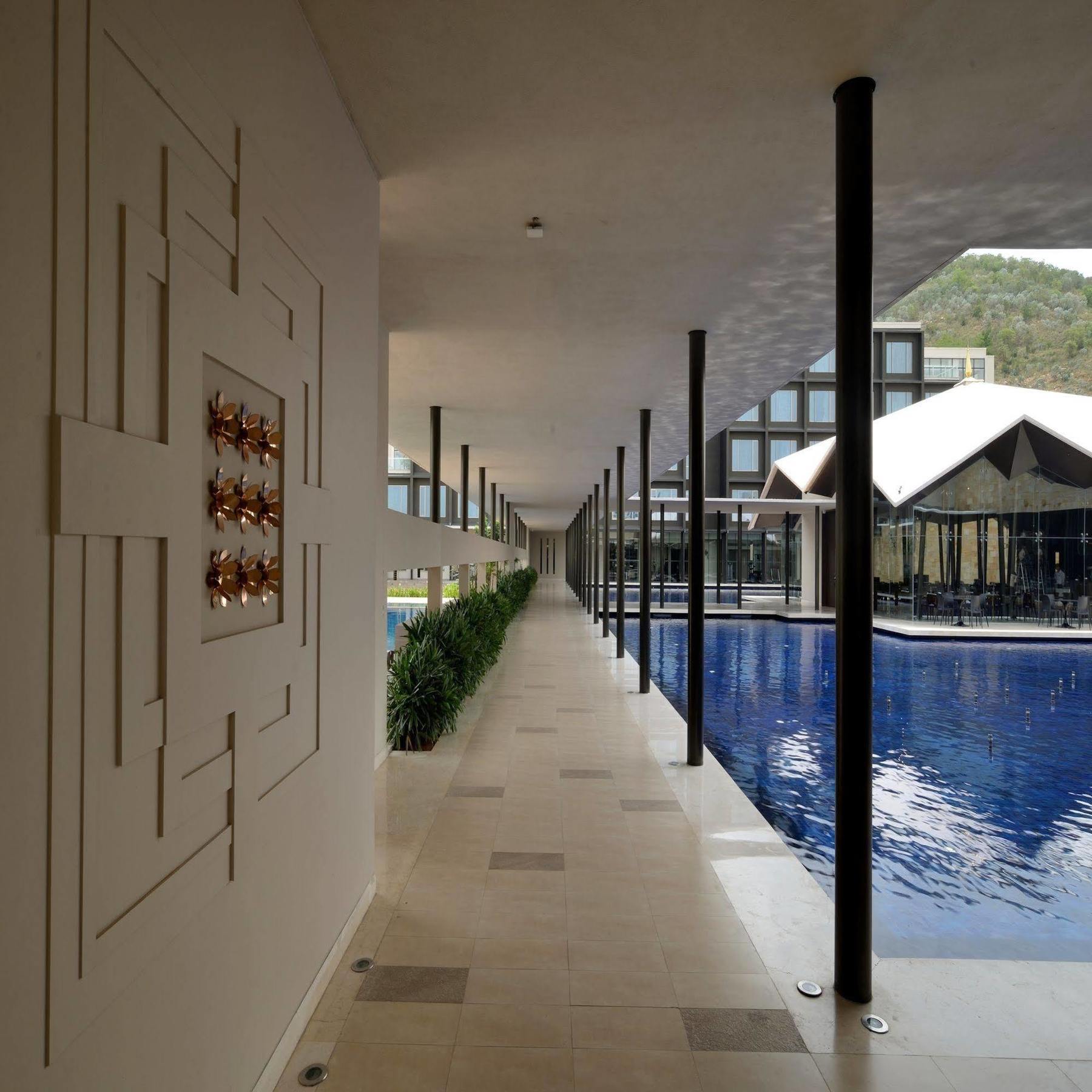 Marasa Sarovar Premiere Tirupati Dış mekan fotoğraf The interior of the hotel