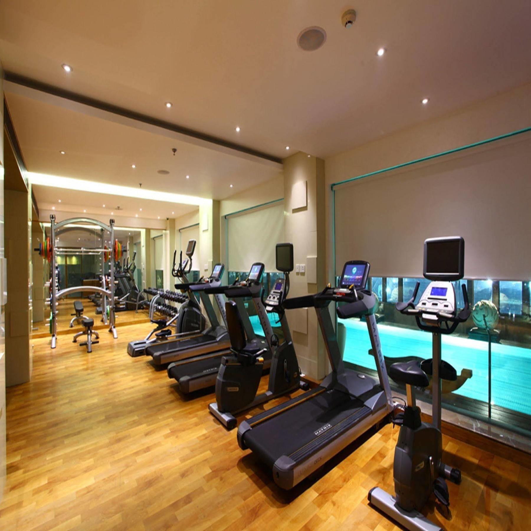 Marasa Sarovar Premiere Tirupati Dış mekan fotoğraf A gym in a hotel